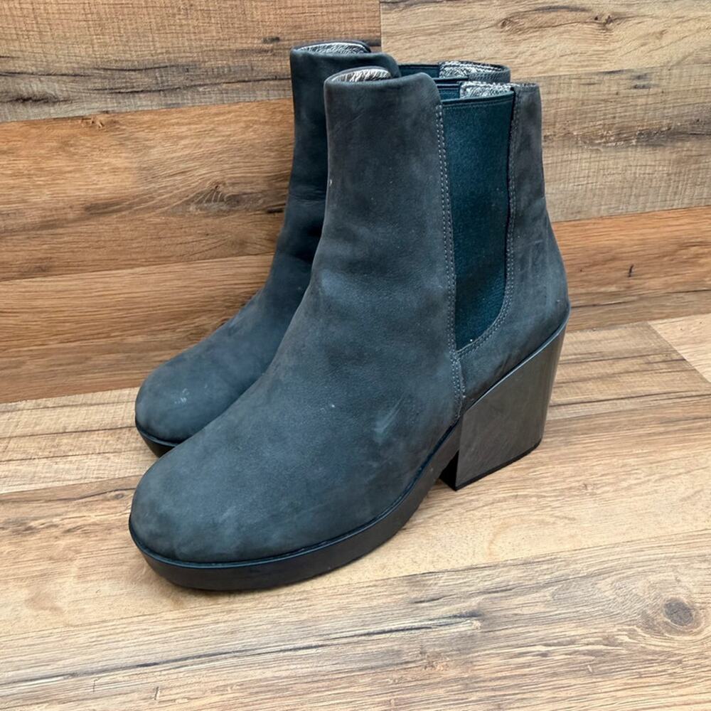Camper Womens 39 8 Gray Nubuck Chelsea Boots Block Heel Platform Ankle Booties